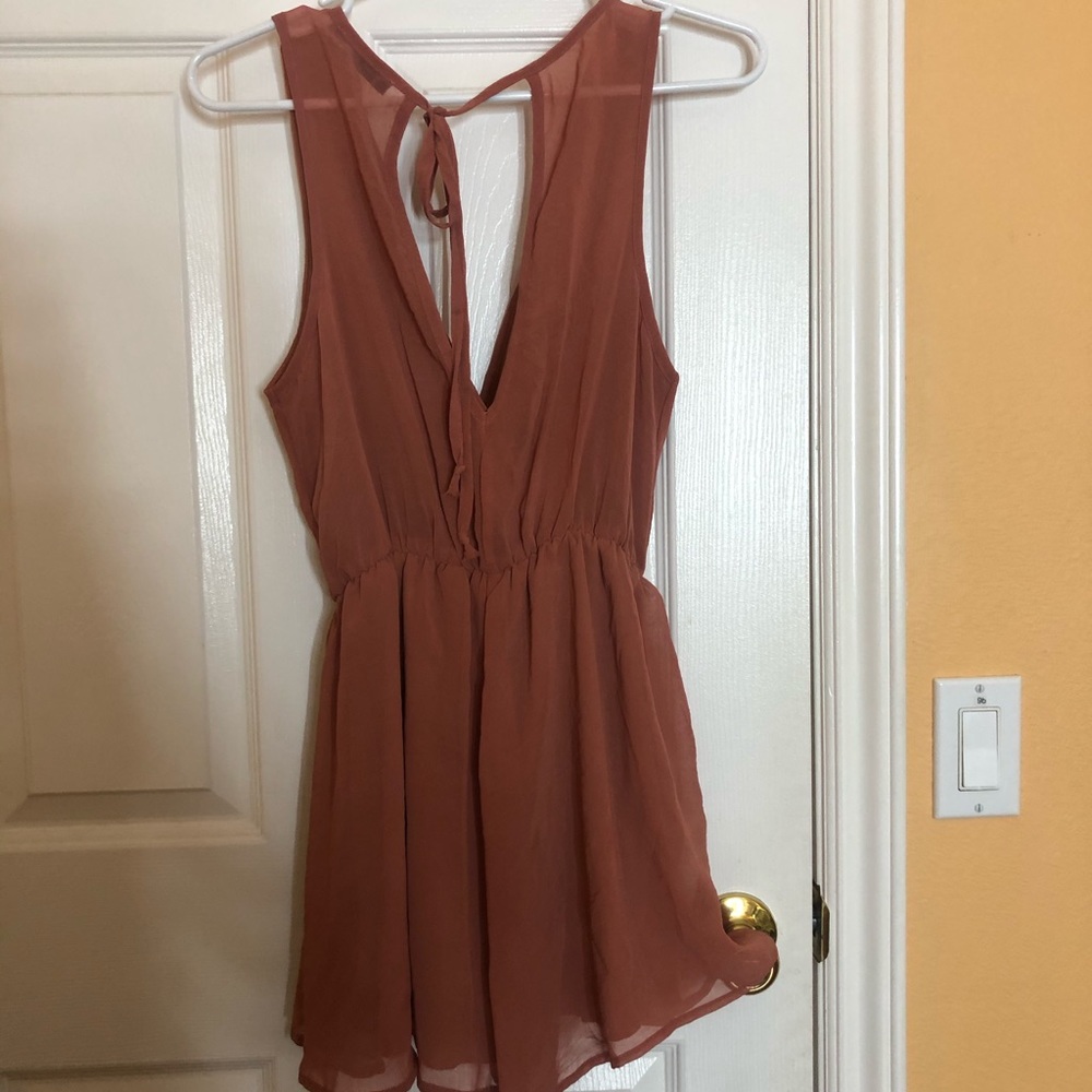 Final Touch Romper - Picture 2 of 4
